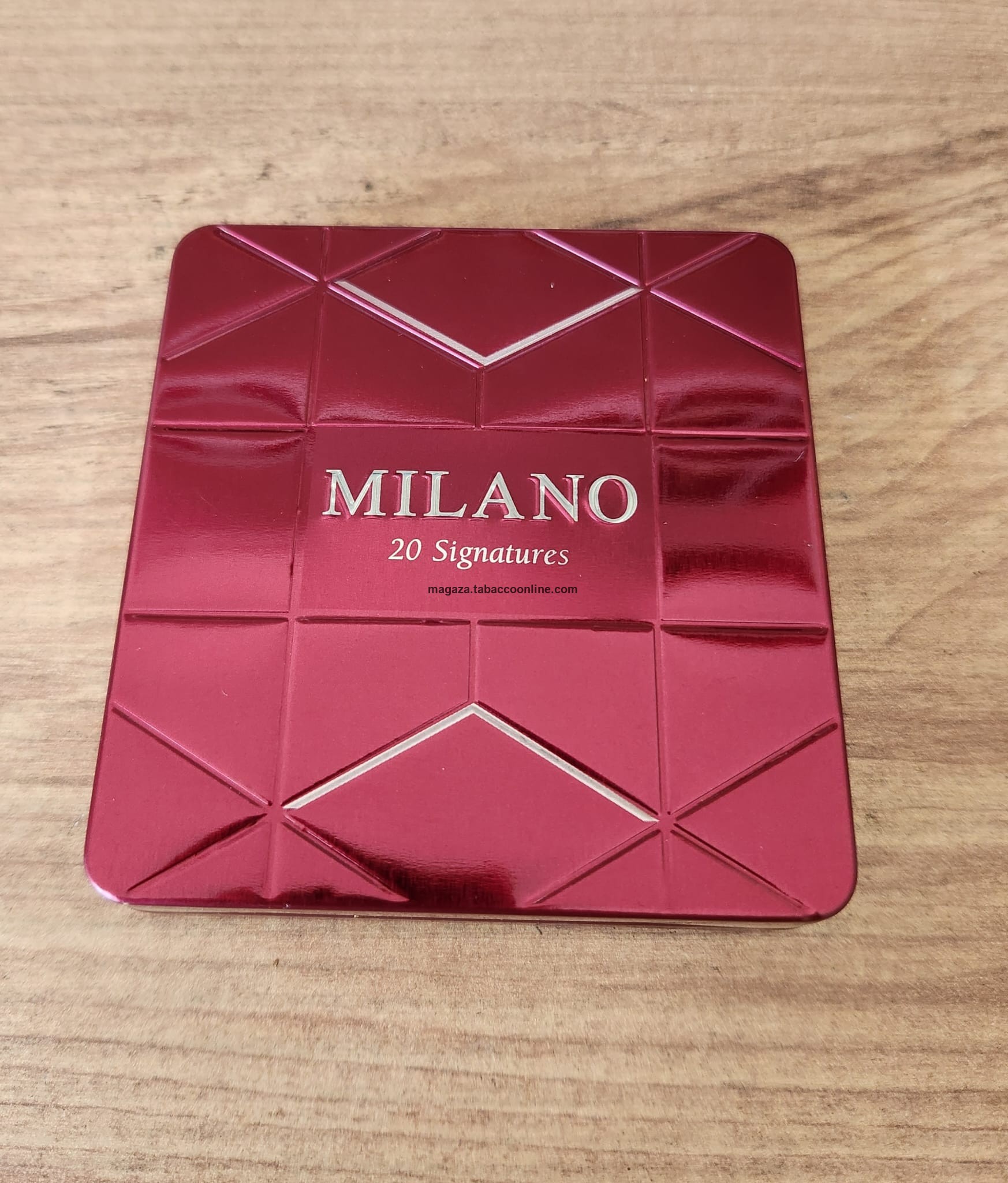Milano 20 Signatures Red Grape Sigara Metal Kutu
